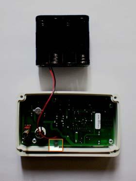 inizia a lampeggiare ogni secondo ( Hz); esternamente: con un cavo di alimentazione esterna a V; quando la batteria è scarica il led Power inizia a lampeggiare ogni secondo.