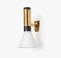 Ottone, metallo verniciato, vetro opalino satinato cm 42x21 Catalogo Stilnovo A WALL LAMP BY STILNOVO B.B.P.R.