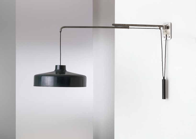 181. GINO SARFATTI Lampada a sospensione anni 60. Metallo verniciato, ottone, vetro bulicante diametro cm 15 A CEILING LAMP BY G.