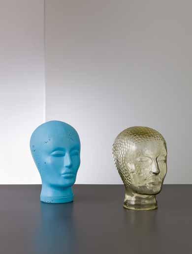 238. PIERO FORNASETTI 2 Coppia di sculture a forma di testa anni 60. Vetro stampato cm 26x13x18 A PAIR OF GLASS SCULPTURES BY P.