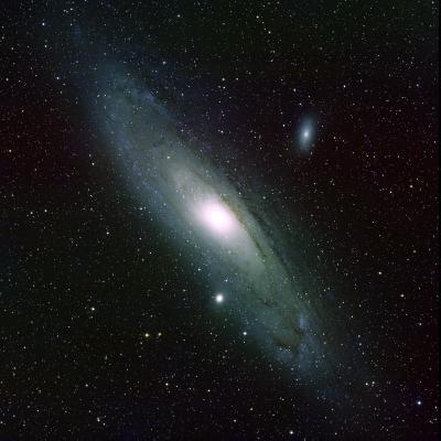 Andromeda e i suoi satelliti Andromeda diametro del disco ~70 kpc; massa ~3 10 11 M.