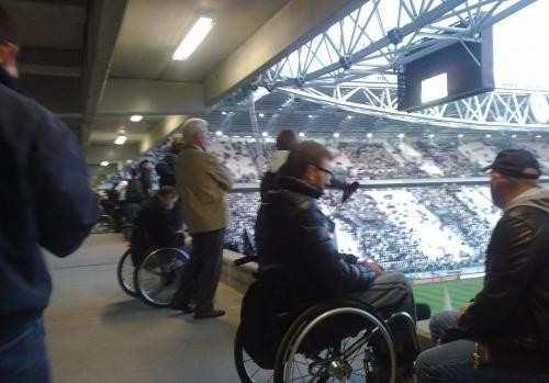 Curva Nord Primo anello Spazio riservato a spettatori con disabilità passeggeri Superare la