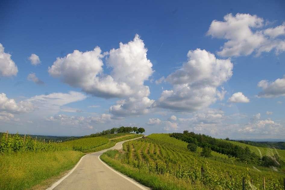 Il Paesaggio: un patrimonio della collettività Il paesaggio rappresenta una componente fondamentale del patrimonio culturale e naturale dell Europa e in ogni