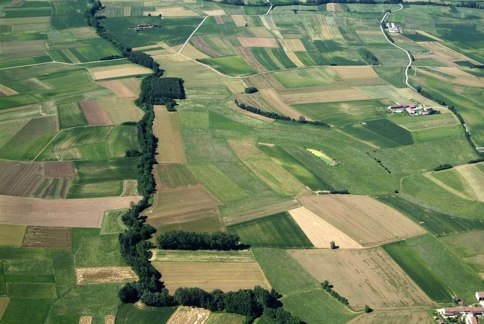 Riflessioni sul consumo di suolo MARCO DEVECCHI Osservatorio del Paesaggio per il Monferrato e l Astigiano Foto di