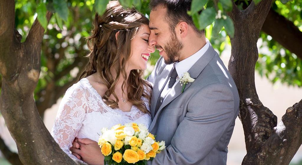 SERVIZI OFFERTI IN CONVENZIONE FOTOREPORTAGE DI EVENTI MATRIMONIALI FOTOREPORTAGE da parte di 2 fotografi (Max D'Alessandro ed un altro fotografo, per un impegno stimato di 10 ore di reportage,