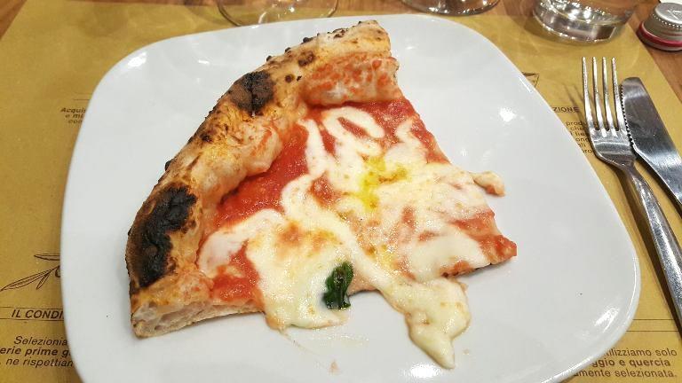 Madia, Regina Margherita A seguire un altro gusto proposto da Francesco Miranda, l Orto del giorno con ﬁordilatte, zucca saltata, patate viola, broccolo saltato, Provolone del Monaco e olive