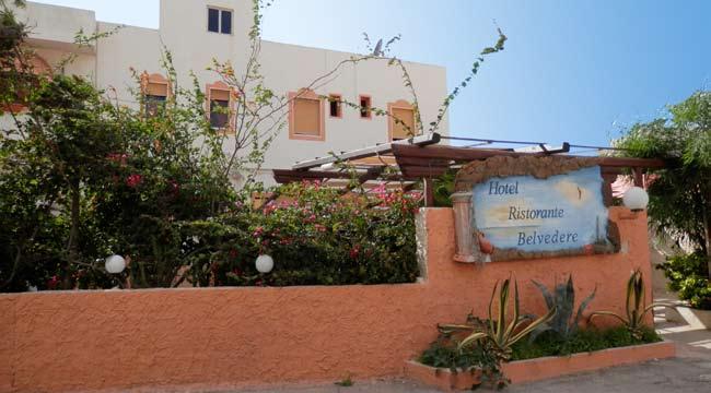 Hotel Belvedere Lampedusa Paese Posizione: a pochi passi dalla centralissima Via Roma, cuore pulsante dell isola, a 50 mt dal porto turistico, in ottima posizione vista mare.