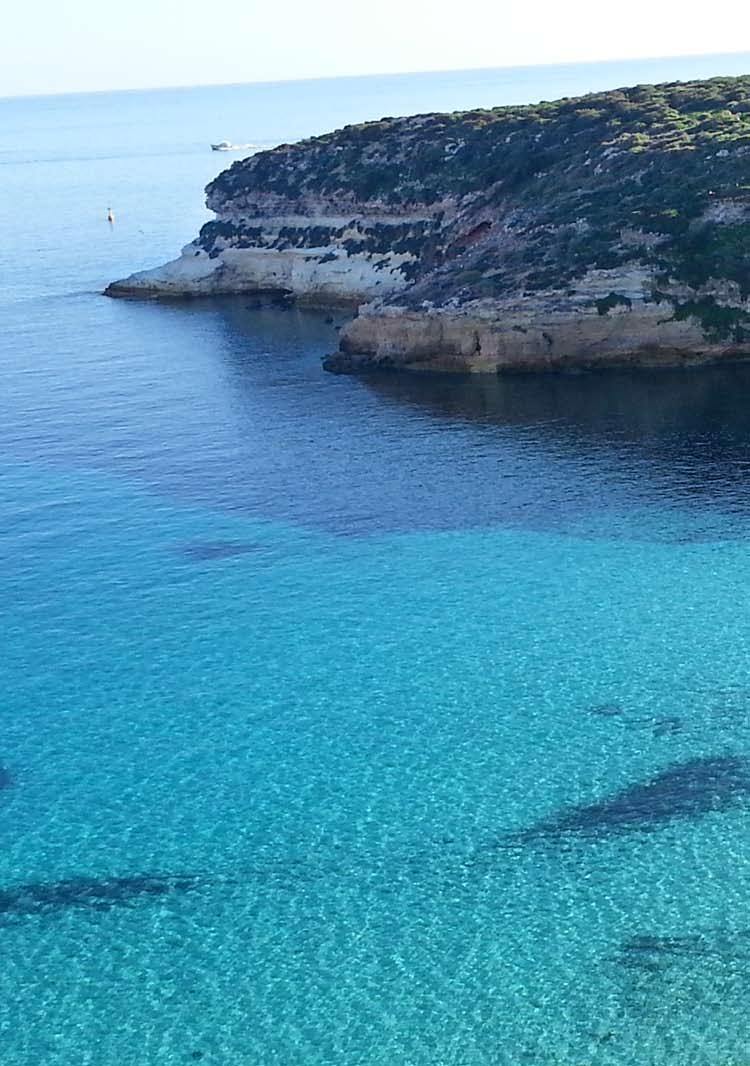 L isola: Lampedusa ha 6000 abitanti, tra i 2 punti più estremi dell isola ci sono appena 10 km.