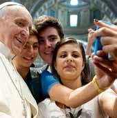 Nell attesa di condividere la gioia della fede con le migliaia di giovani che da tutto il mondo si raduneranno attorno a Papa
