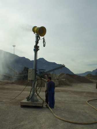 Varianti di sistemi di nebulizzazione con ugelli ad alta pressione Allo scopo può essere utile ricorrere a sistemi per la generazione di aerosol micronizzati di acqua (cannone o
