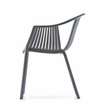 Disponibile in numerosi colori è utilizzabile sia indoor che outdoor. Stackable armchair made of polypropylene charged with glass fibers.