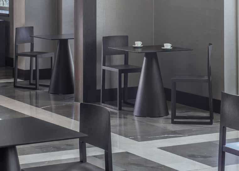 Proposto nei colori bianco, nero, grigio chiaro, sabbia e beige. With its timeless and clean shape, Ikon talks the architecture language.