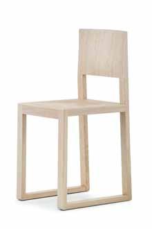 Chair with solid oak structure, seat and backrest in sandwich-panel.
