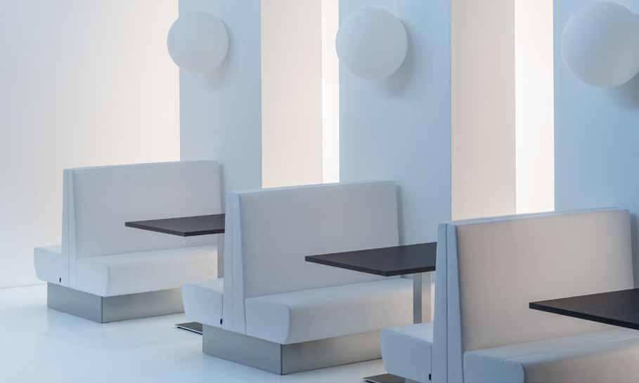 Modus Design Pedrali R&D Modus è una collezione di sedute imbottite modulari disponibili in due larghezze standard (100 cm e 130 cm) o a misura compresa tra i 75 e i 129 cm.