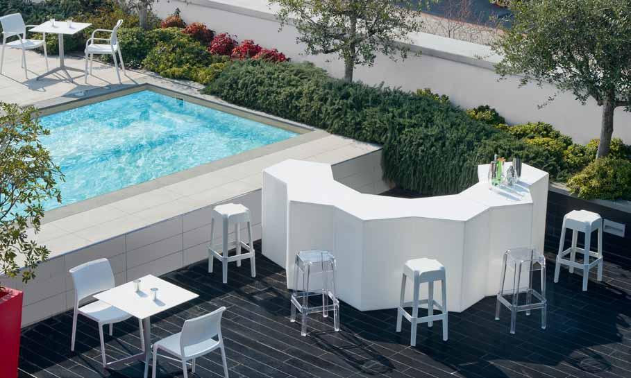 Iceberg Design Claudio Dondoli, Marco Pocci Banco bar componibile o tavolo alto per buffet. Ideale per il bar, accanto alla piscina, in spiaggia, in giardino.