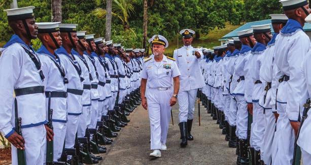 Supporto alla politica estera nazionale Naval diplomacy In alto: Luanda (Angola), 17 febbraio, il capo di Stato Maggiore della Marina, ammiraglio di squadra Giuseppe De Giorgi, incontra il capo di