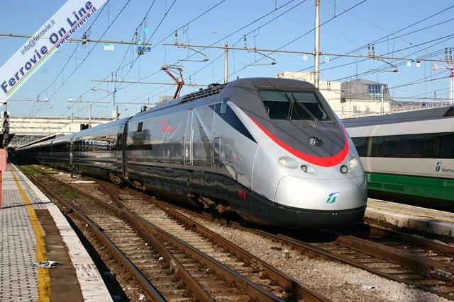 L'Eurostar AV 9601 in preesercizio lascia Roma Termini verso Napoli, con l'etr.500 treno 1, in allestimento Alta Velocità.