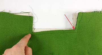 sovrapporre i margini e cucire i tre lati dell apertura a 1 cm con