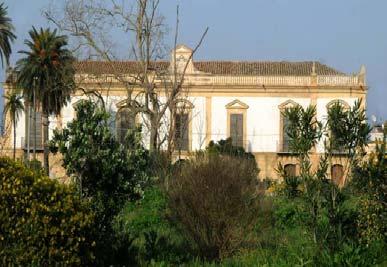 matrimoni civili; Villa Fernandes, sita su Via Armando Diaz, oggi sede di Associazioni; Villa Maltese, addossata alla Reggia di Portici; Palazzo Mascabruno, su Via Università, contiene al suo interno