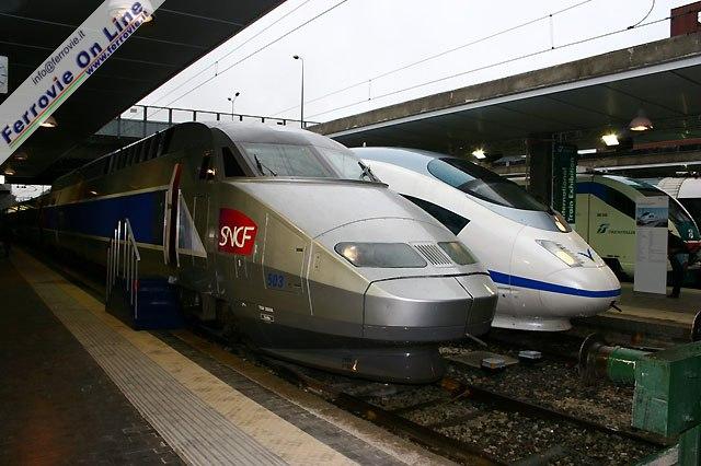 Il TGV in esposizione al binario 1 di Milano Porta Garibaldi.