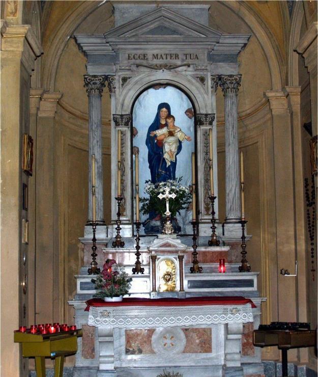 Nel 1574 San Carlo assegnerà Voltorre e Oltrona a Comerio. Agli inizi del 1600 è istituita la parrocchia di Oltrona e Groppello.