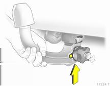 La manopola girevole scatta indietro nella posizione originale poggiando direttamente sul gancio di traino. 9 Avvertenza Non toccare la manopola girevole durante l'inserimento.