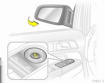 Chiavi, portiere e finestrini 39 Specchietti ripiegabili manualmente I retrovisori esterni possono essere ripiegati verso il veicolo premendo delicatamente il bordo esterno del corpo dello