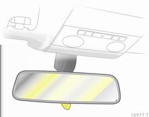 Specchietti riscaldati Specchietti interni Antiabbagliamento manuale Premere il pulsante n per ripiegare entrambi gli specchietti retrovisori esterni.