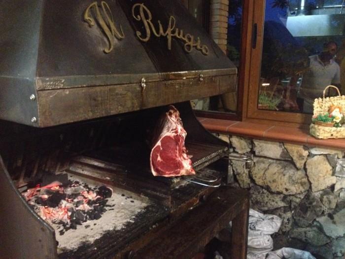 Ristorante Il Rifugio, brace L hanno aperto Vincenzo e Alfonso, quest ultimo sposato con Fiorina Apicella, figlia di