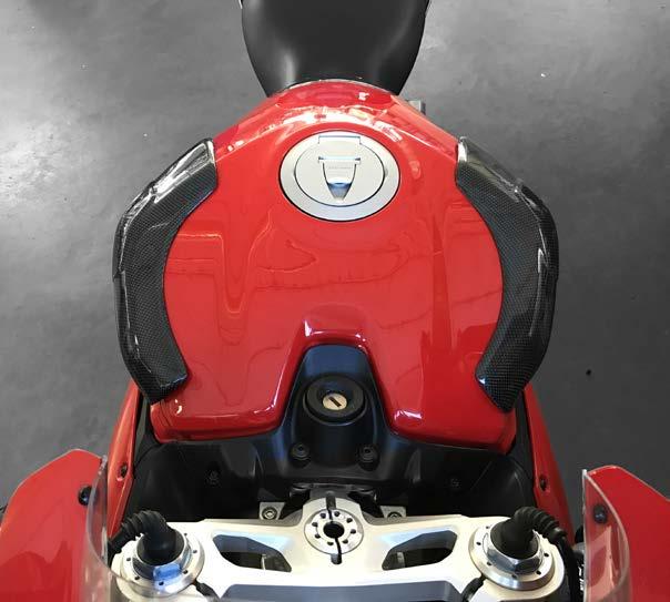 CARBONIO PROTEZIONE SERBATOIO BENZINA FUEL TANK SLIDER MARCA brand OPACO matt LUCIDO glossy Ducati 748 Tutti - All ZP101Y ZP101K 129,00 Ducati 916 Tutti - All ZP101Y ZP101K 129,00 Ducati 996 Tutti -