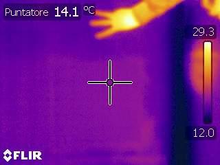 5 Immagini termografiche dei diversi campioni da sinistra verso destra: (i) campione con finitura tradizionale con solo fondo