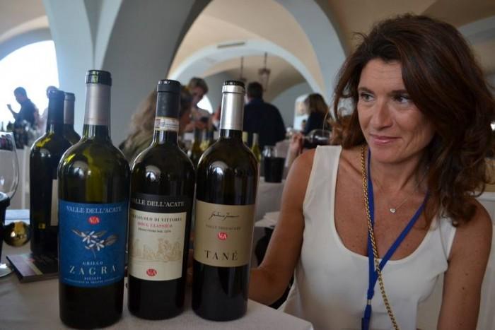 Gaetana Jacono L evento Sicilia en primeur ha posto anche una notevole attenzione sui vini bianchi ed in modo particolare sul rilancio dell uva grillo dopo il declino dovuto al suo impiego nella