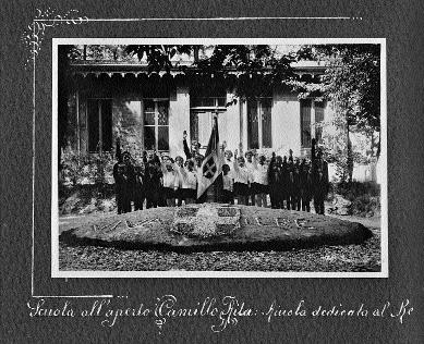 334 - ALBUM DI FOTOGRAFIE ORIGINALI... - 1928 328. Lago di Garda GUIDA di Verona e il Lago di Garda. Verona, 1926 50 in-8, bross. edit., pp. 40. Con ill. Bella copert. xilogr. a colori. 329.