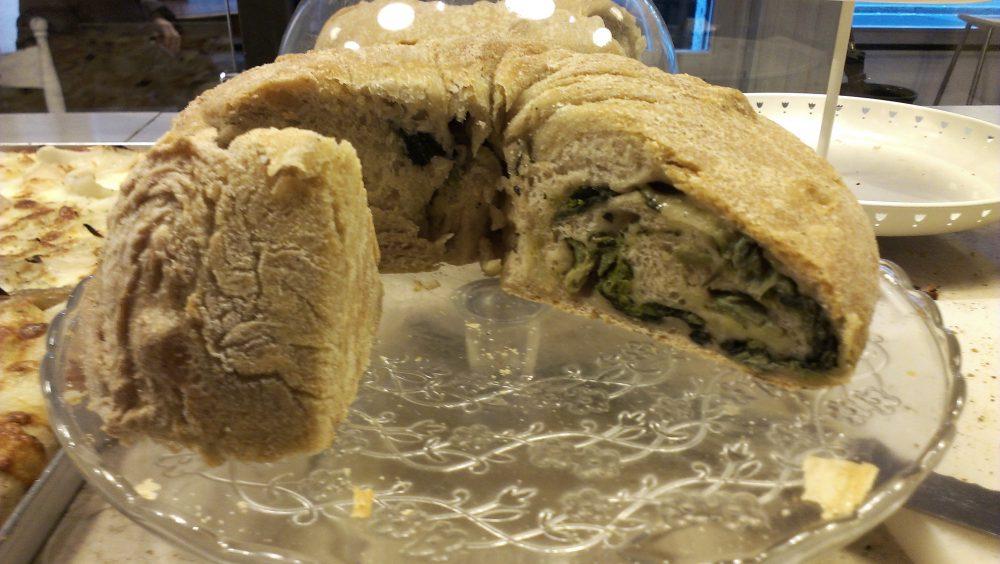 Forno del Mastro a Monza Brianza il ciambellone con verdure Fondamentale, quindi, la scelta delle farine che conﬂuiscono al forno di via Cavour, in gran parte provenienti dal Molino Silvestri di