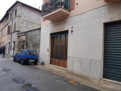 1297 32 mq Magazzino, Deposito in Vendita a : : 1 Centro Storico 30.000 - Via della Ripresa - Vendesi locale uso Garage doppio Il locale è lungo 6 m. e largo 5,4 m.