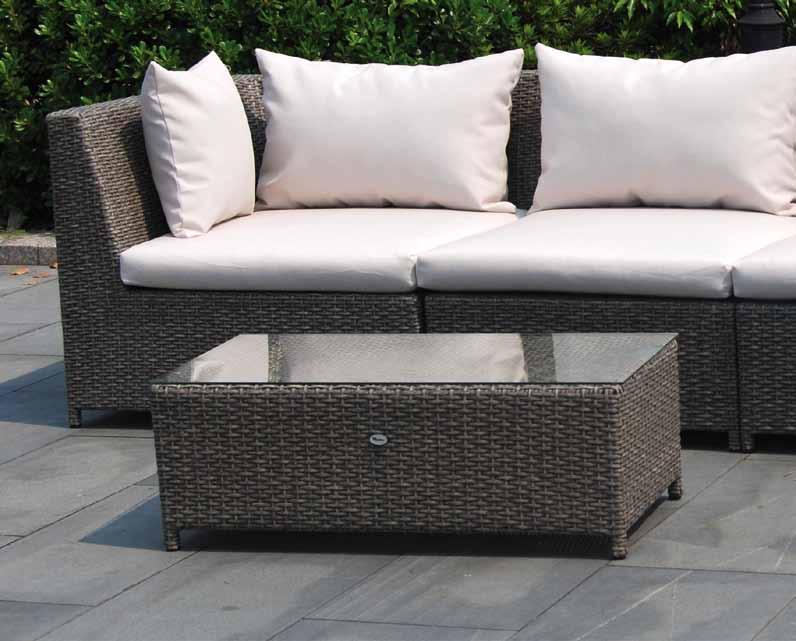 marettimo Mobili patio in polyrattan piatto stretto, composto da divano modulare e tavolino con struttura in acciaio verniciato. Completo di cuscini. Flat wicker polyrattan modular patio furniture.