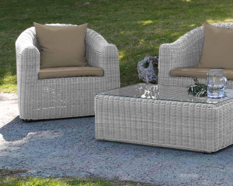 lipari Mobili patio in polyrattan tondo, struttura in acciaio verniciato. Completo di cuscini. Round wicker polyrattan patio furniture steel frame with powder coated. With cushions.