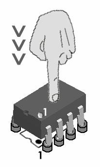 1) Spegnere la ricevente ed inserire il modulo di memoria sullo zoccolo a 8 pin [MEM] rispettando le avvertenze seguenti: Maneggiare con cura il modulo esterno.