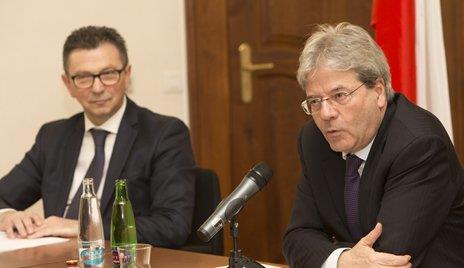 Commercio e dell'industria Italo-Ceca. A dare il benvenuto al Ministro, il presidente della Camera Gianfranco Pinciroli.