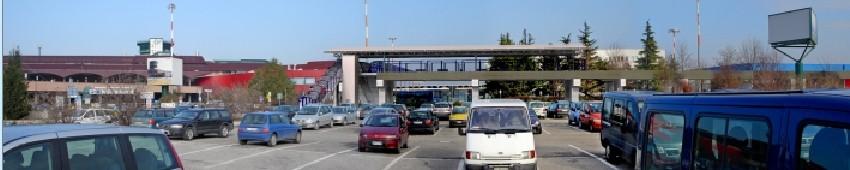 Una parte dei passeggeri provenienti dall'aeroporto ha inoltre l'esigenza di andare nel centro storico (o in altre destinazioni, come il quartiere fieristico) e non alla stazione.