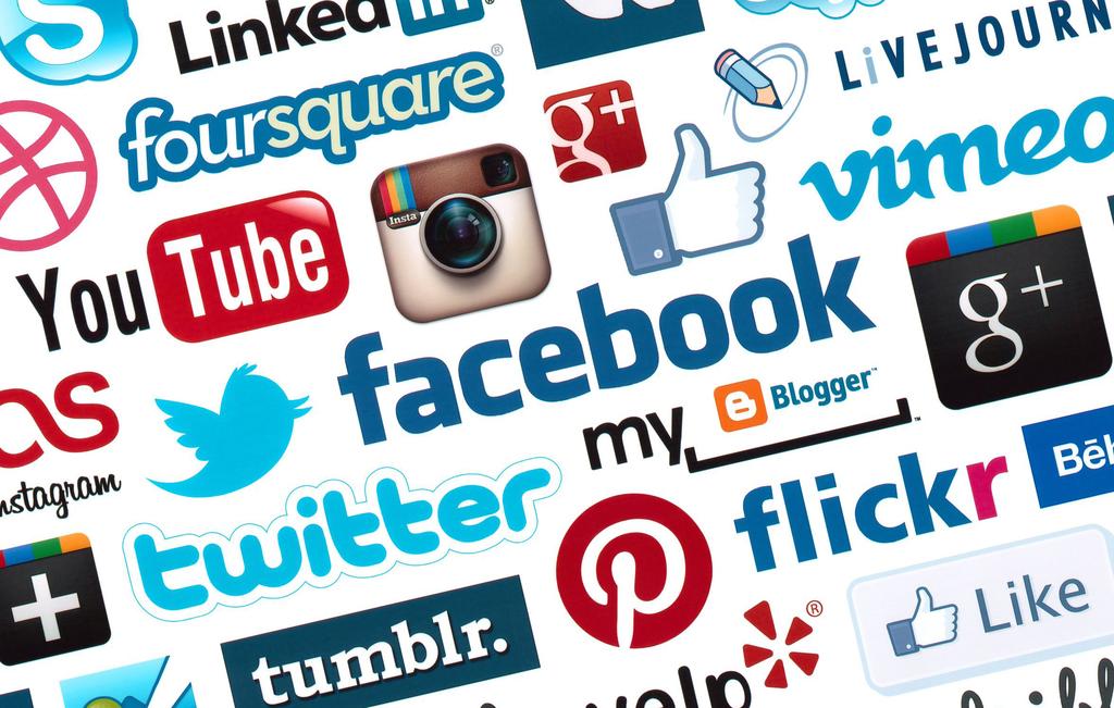 Social media marketing La comunicazione digitale al servizio delle Aziende Noi di Explico abbiamo colto, fin dall inizio, l importanza e le potenzialità dei social network e del possibile sviluppo