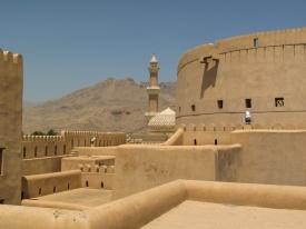 Il Daris Falaj di Nizwa è il più grande falaj unico in Oman e fornisce alla campagna circostante tutta l acqua necessaria per irrigare le piantagioni.