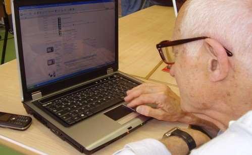 Older Men Who Use Computers Have Lower Risk of