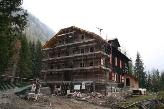 IL RIFUGIO ADAMELLO COLLINI al BEDOLE Il Rifugio Bedole si trova a 1640 m al termine della Val Genova, nel settore occidentale del Trentino.