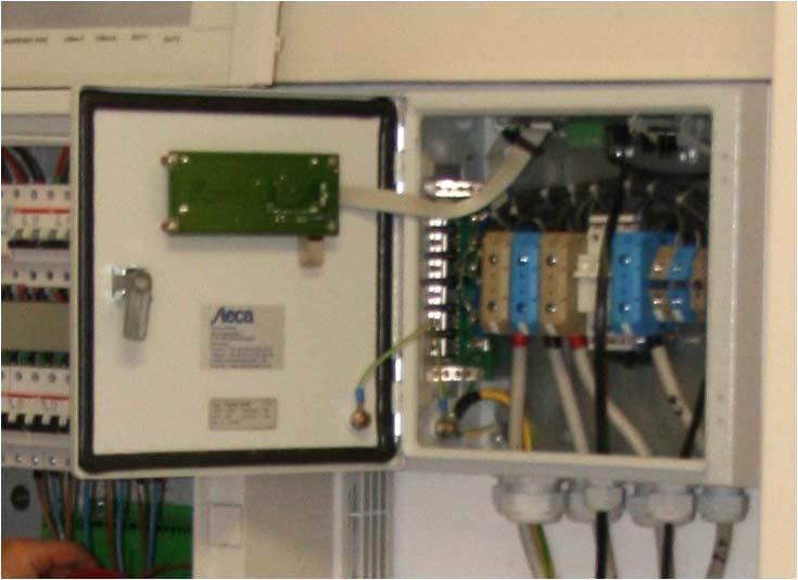 UNITA DI CONTROLLO SISTEMA L'unità di controllo di carica e gestione sistema, POWER TAROM 4140, gestisce automaticamente i flussi di energia da e per la batteria e provvede alla regolazione della