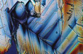 apitolo 9 cristalli di naftalene visti al microscopio elettronico Questo modello teorico trova conferma anche nelle proprietà chimiche del benzene: esse infatti sono assolutamente caratteristiche,