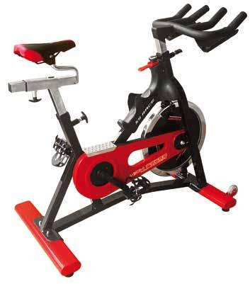 INDOOR BIKES XS RACE INDOOR BIKE TELAIO PESO VOLANO REGOLAZIONE DELLO SFORZO Tubi quadri d acciaio 5x5 cm 22 con pignone a scatto fisso Sistema a pattini laterali con freno di emergenza DIMENSIONI (L