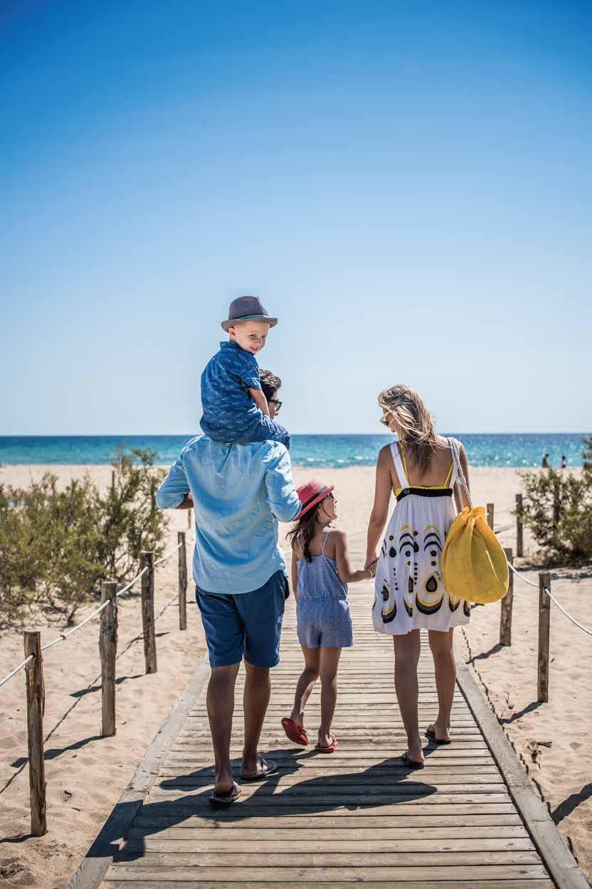 UNA TERRAZZA SUL MARE Sorge sul promontorio di Chia, dove lo