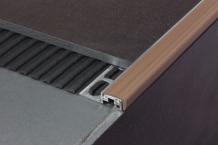profili per scale Prostep SA e SB è un profilo in PVC con base di fissaggio in alluminio per la realizzazione e protezione in fase di posa di gradini in ceramica, cotto o pietra.