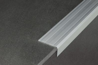 profili per scale Protect 70, 71, 130 e 131 sono dei profili in alluminio anodizzato consigliati per la protezione dello spigolo di gradini in legno ceramica o marmo già posati.